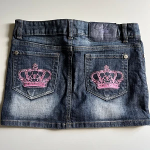 Victoria Beckham kjol - Jättefin Victoria Beckham minikjol! Skulle säga storlek 34☀️ Dom flesta stenar är borta