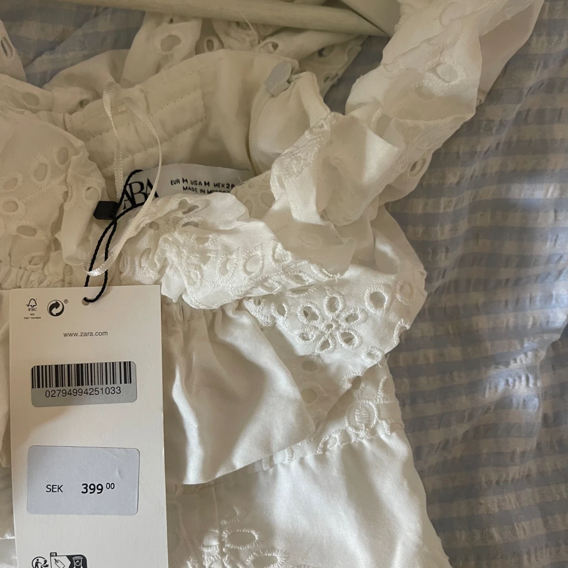 Vit broderad klänning  - 90