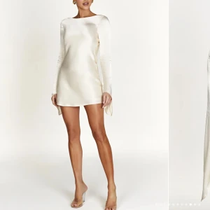 Studentklänning  - Säljer nu min stundentklänning sen förra året, endast använd på min mottagning i några timmar!😍 Nypris 95£