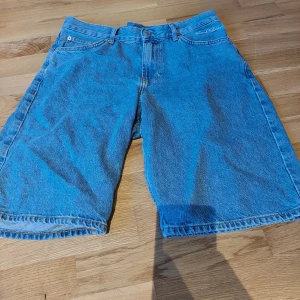 jorts - xs men passar s med säljer då jag lowkey blev tjock och de är knappt använda 