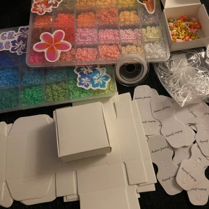 Grejer till smycken  - Pärlor och massa grejer ! Pris kan diskuteras 🫶🏻💗