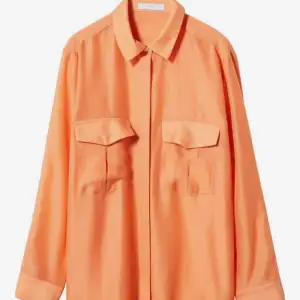 Helt oanvänd orange skjorta från Mango med alla lappar kvar, storlek S