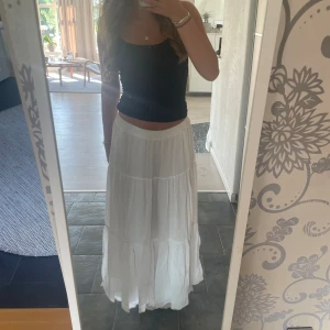 Långkjol - Jättefin långkjol som är köpt på zalando!💕passar bra i längden på mig som är 172