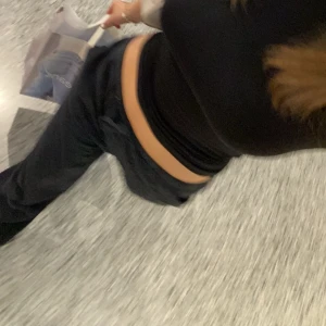 Säljer mina lågmidjade linne byxor, älskar dem!!! Använder bara inte dom mer💕 ingen skada på dom! - .