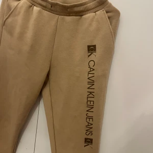 Calvin Klein mjukis - Strl M Endast provade.  Köparen står för frakten men finns även att hämta i Halmstad/Laholm 🌟