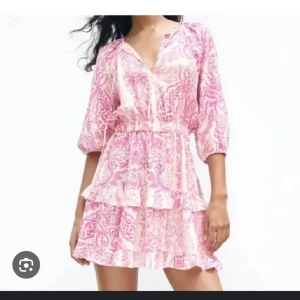 Zara klänninc - Superfin klänning från Zara. Finns inte kvar längre