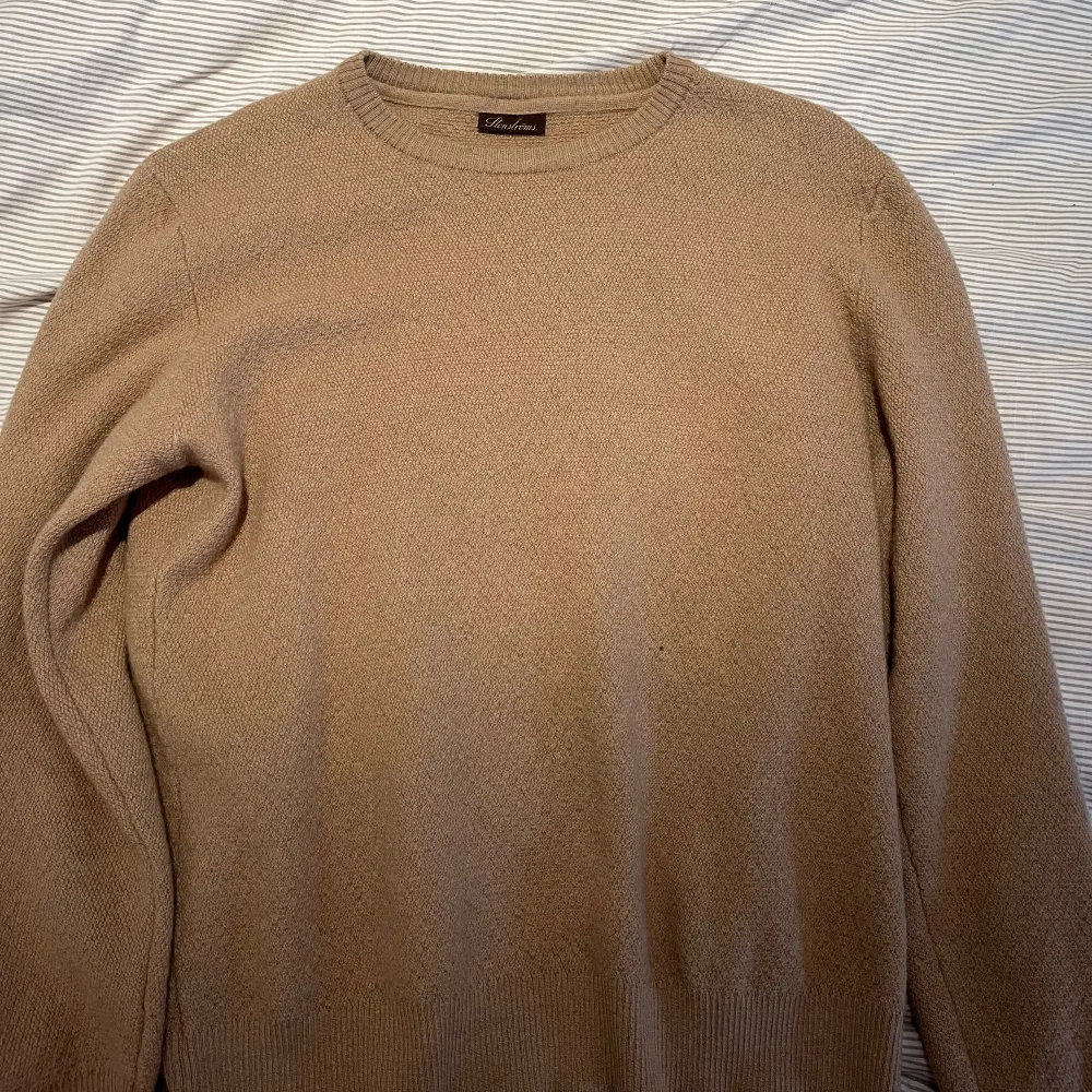 Jättesnygg tröja ifrån Stenström gjort av 100% merinoull i storlek S. Tröjor & Koftor.