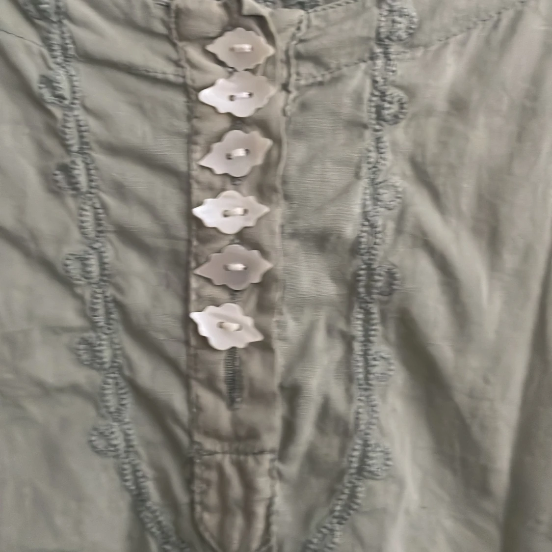 Säljer en grön blus för den kom inte till användning. - 91