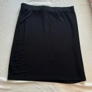 Kort svart kjol i storleken XS. Helt oanvänd! 💗