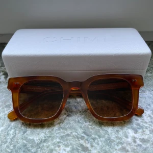 Chimi 04 Havana - Säljer mina Chimi 04 havana då dem ej kommer till användning.   Skick: 9/10 använda fåtal gånger  Allt OG medföljer