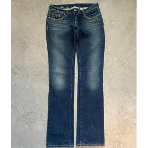 Lågmidjade jeans - Jättefina jeans från en vintage butik i Barcelona! Säljer pga att de inte passar längre :(