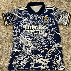 Real Madrid special tröja  - Använd 2-3 gånger, inga skador. Kontakta för fler bilder