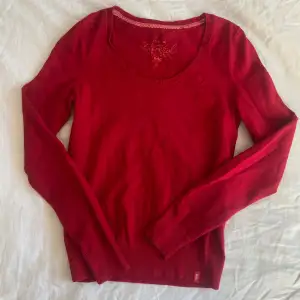 Superfin röd tröja perfekt till hösten💕 I storlek S men passar även XS och liten M💕 