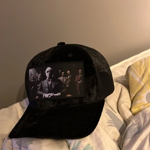 Calza Pennello keps - Säljer kepsen för att tycker inte att den passar på mig skick 4/5. Kepsen är köpt på hatstore. Skriv om det är frågor.