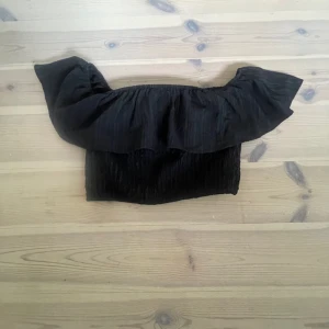 Volang tröja - Tröja från hm i storlek S men M funkar även. Bra skick. Säljs pga för litet.