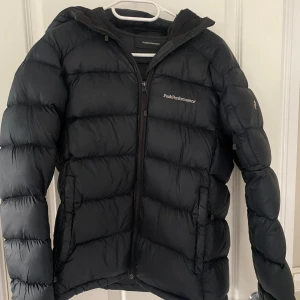 Peak Performance jacka  - Säljer nu min Peak jacka, i väldigt bra skick och knappt använd💞☺️ 
