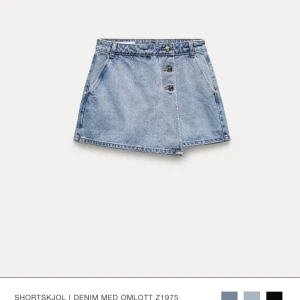 Jeansshorts från zara - Jeansshorts som ser ut som en kjol framifrån. Aldrig använda med prislapp kvar