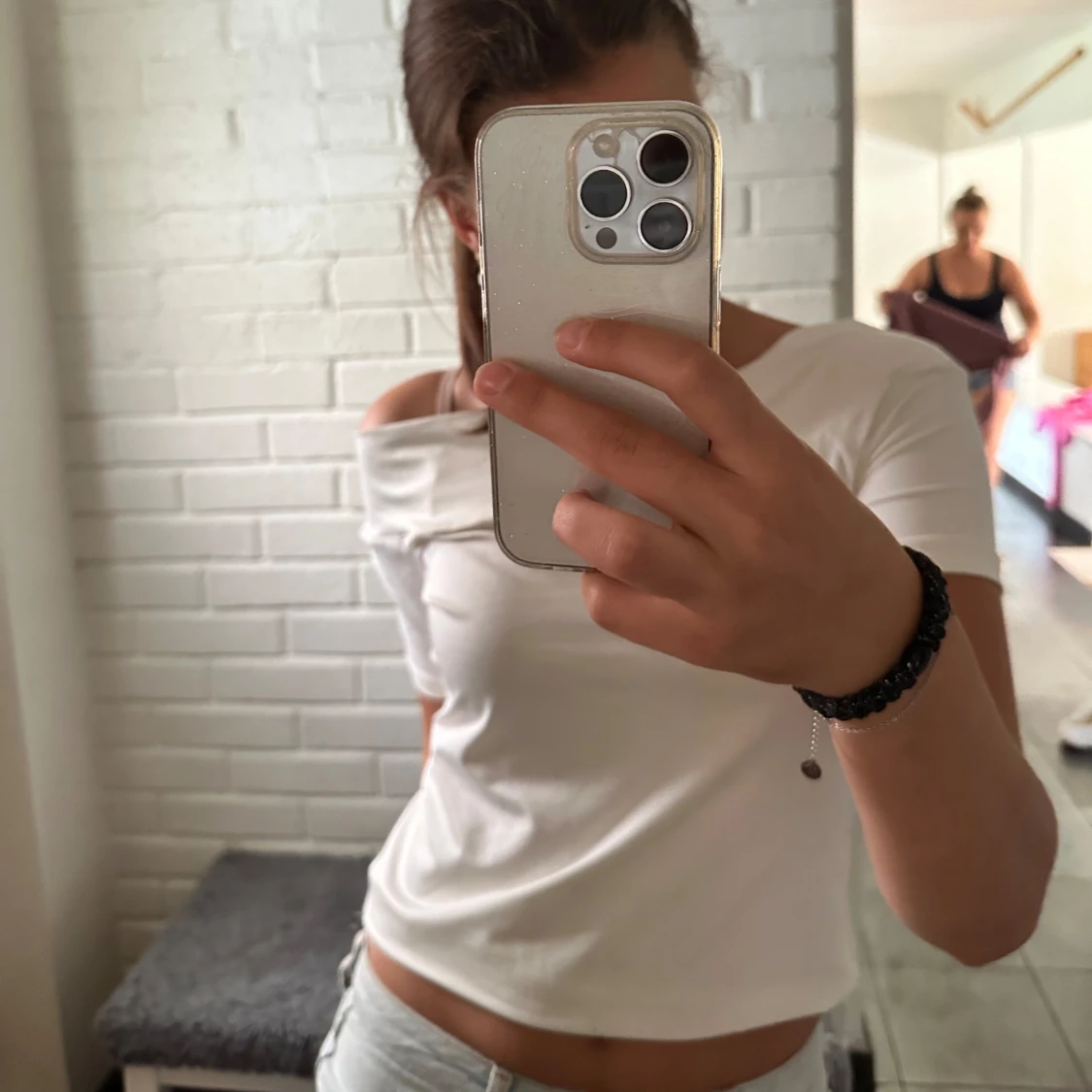 Vit offshoulder topp