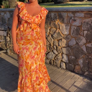 Sommarklänning  - Säljer denna vackra klänning från zara då jag inte kommer använda den mer! Vid intresse, skriv så kan ni få fler bilder!