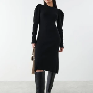 Stickad klänning - Stickad klänning från ginatricot, lik adoore klänning! Storlek 36, använd 1 gång