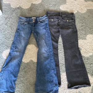 Gina tricot jeans young - 2st Gina tricot young jeans bootcut bra skick strl 134 på båda 1 par =150kr 2 par = 300kr änvända 5 gånger ungefär