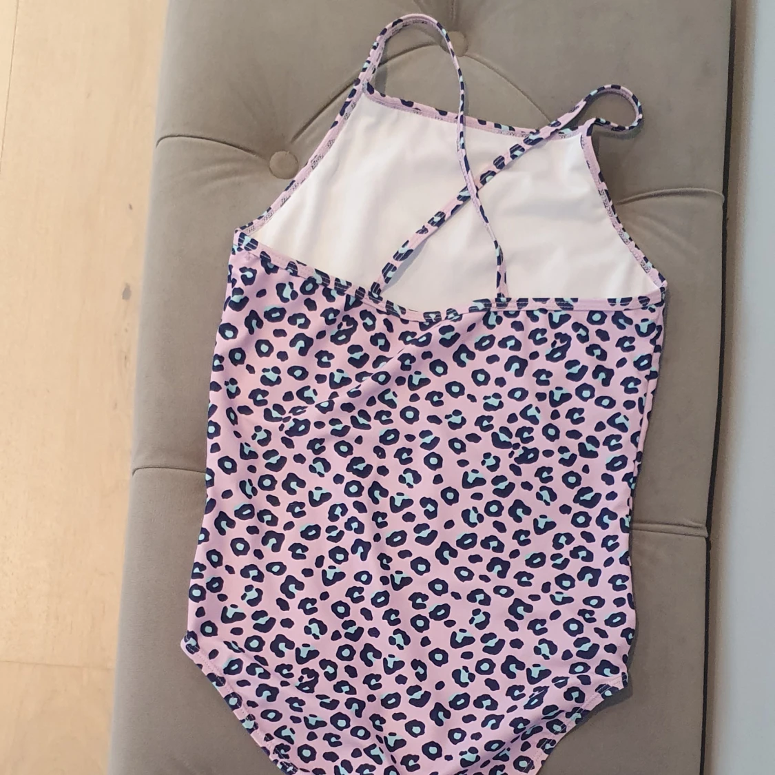 Lila leopardmönstrad baddräkt 158/164 - 90