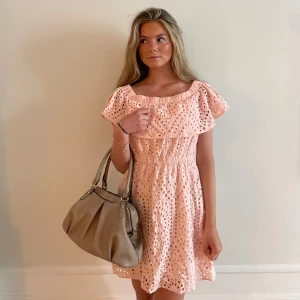  rosa klänning - Jättefin rosa klänning köpt secound hand