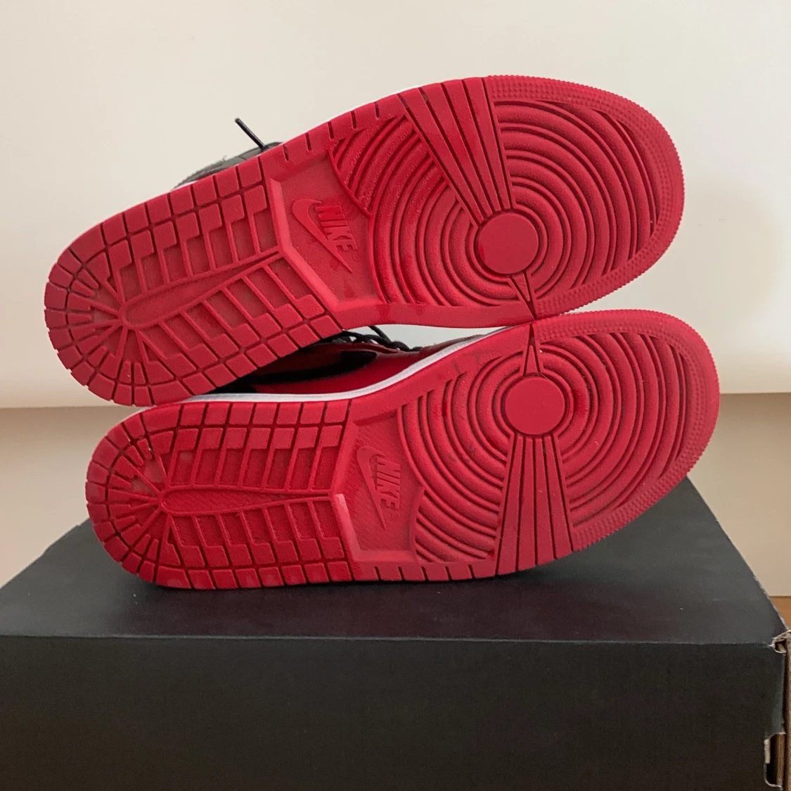 Jordan 1 mid (red black white) - 93