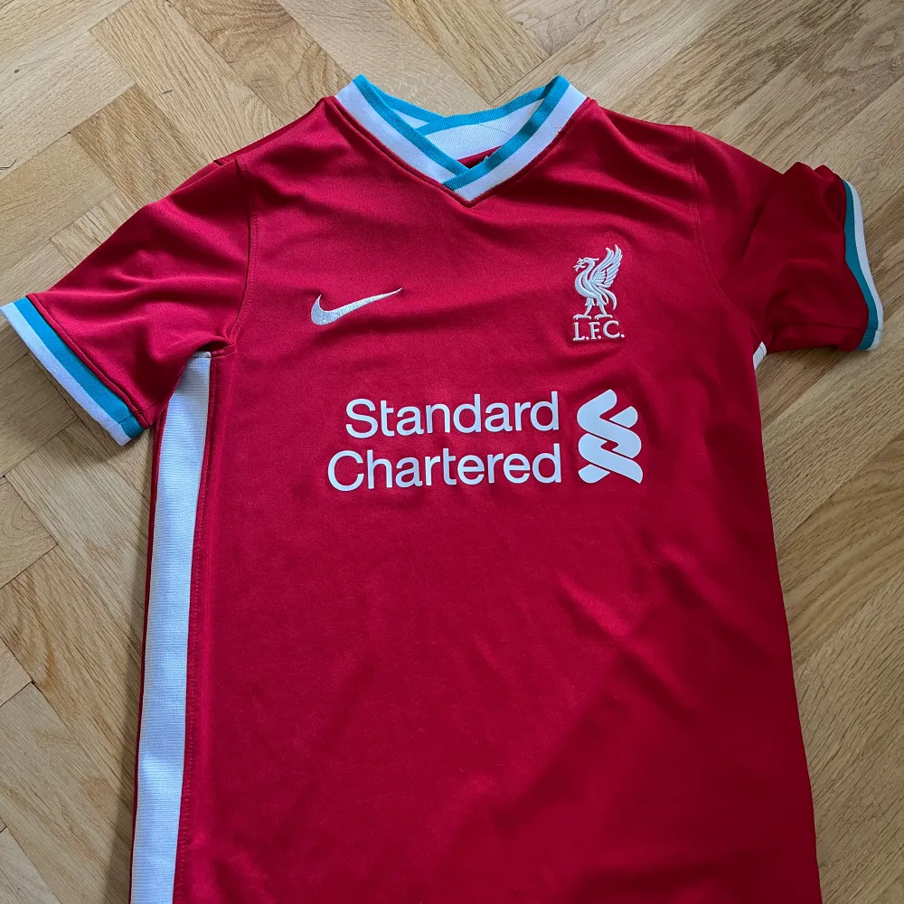 Fin liverpool tröja med väldigt bra skick. Sportswear.