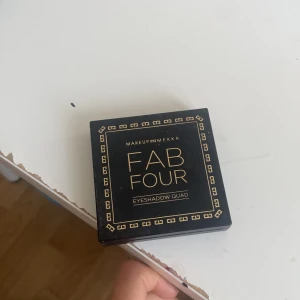 Bronzer,Highlighter,blush all in one pallet - Makeup mekka fab gourmet eyeshadow quad