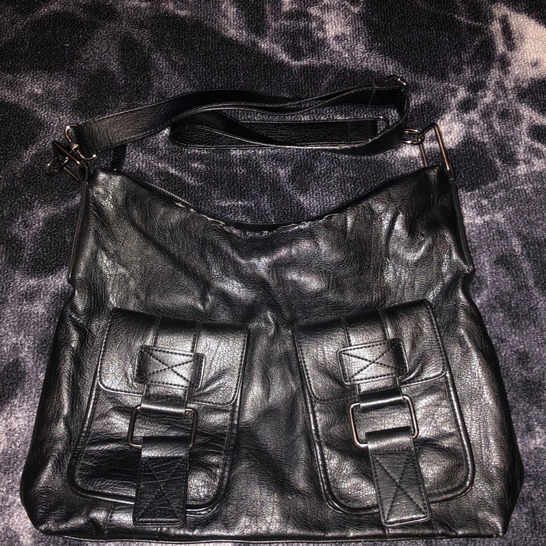 Svart axelväska i skinn