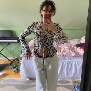 Blus zebra - Skitkattig blus i zebra 🦓