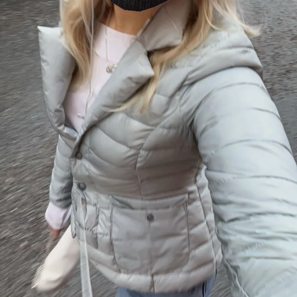 Super fin colmar jacka, köpt i våras och inte använd speciellt mycket sedan dess. Så i princip helt ny! Storlek 42, men motsvarar en s/m (figursydd) 💋💋. Takit.