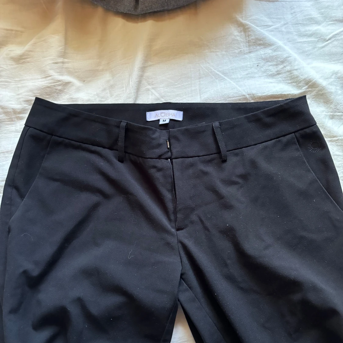 Alobha label kostymbyxor  - 90