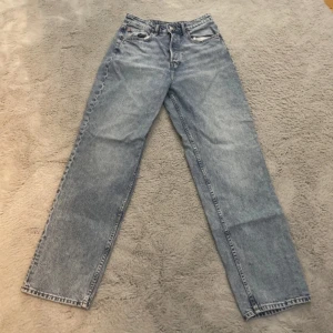 Högmidjade wide leg jeans - Stretchig Nästan aldrig använda