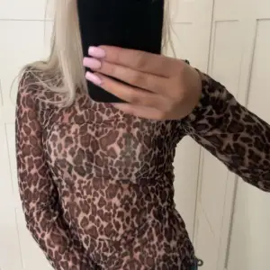 Tunn leopardtröja, skitsnygg!! Använd ca 2 gånger🐆💗