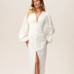 Adoore klänning  - Säljer min fina Adoore klänning då den ej kommer till användning mer än 2 gånger 