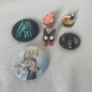 🌱| Pins - Säljer pga att jag inte använder dom längre ^^ 10kr per pin, 50kr för alla!