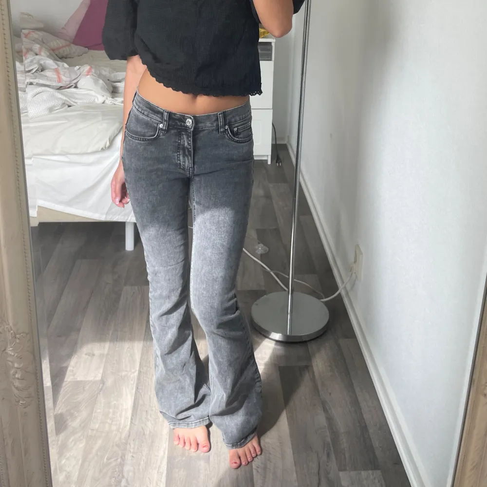 Lågmidjade jeans från Gina tricot, bra skick🤍. Jeans & Byxor.