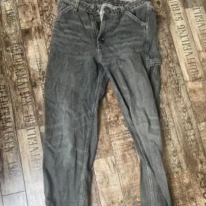 Levis baggy jeans - Storlek 32:34 Väldigt bra skick Ny pris : 700kr Passar runt 190cm