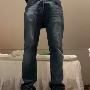LEVI’S 501 - Säljer mina LEVI’S 501 jeans då jag inte använder dom använda Max 5 gånger så är väldigt bra skick. Nypris 1200kr Pris inte hugget i sten.