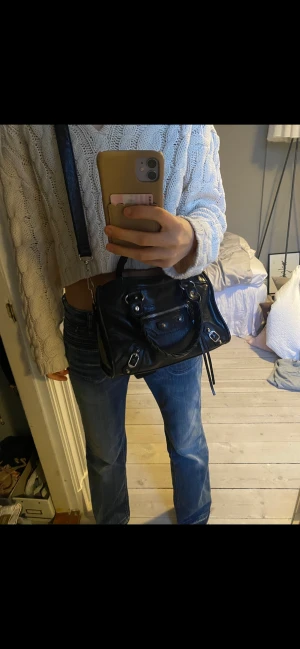 Väska som liknar Balenciaga - Jättefin väska! 