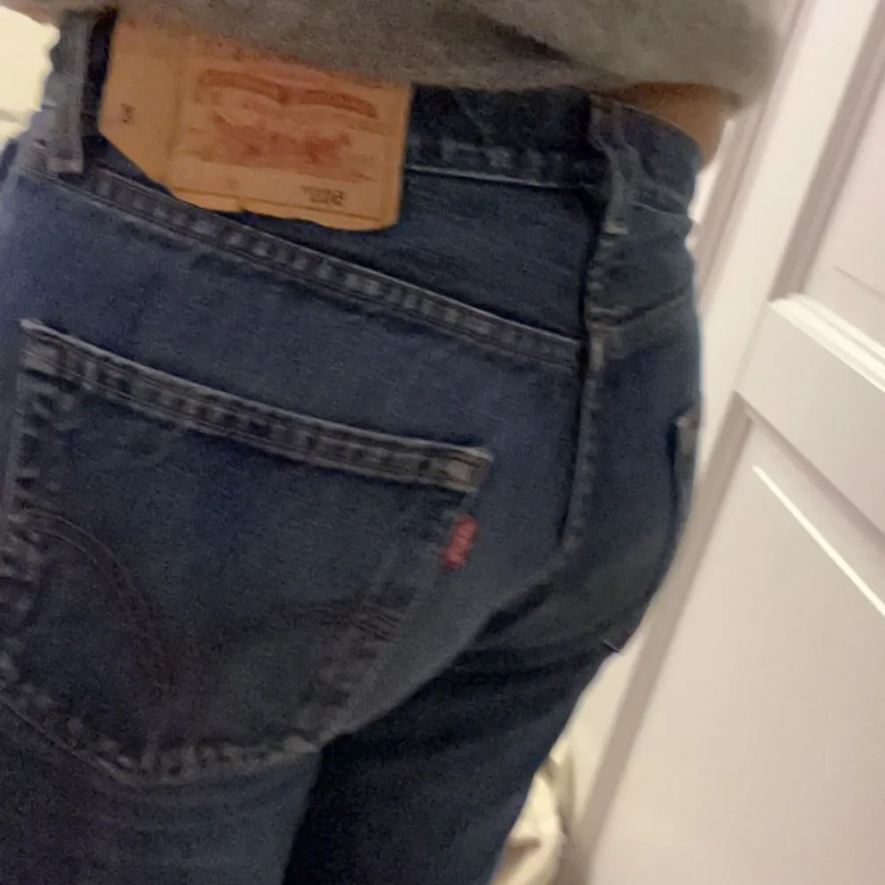 Supersnygga Levis 501or! Säljer pga för stora för mig, men dom är verkligen så himla snygga! Köpta i en vintageaffär i paris för 600kr💓. Jeans & Byxor.