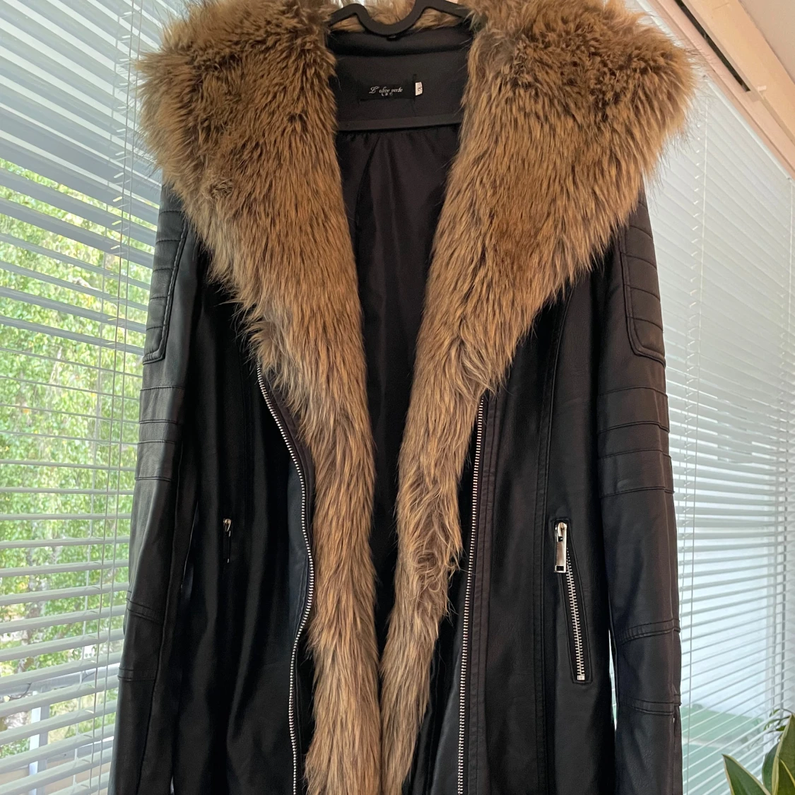 Svart Läder Jacka  - 90