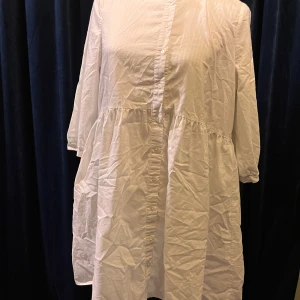 Vero Moda klännimg - Vanlig vit klänning från vero Moda i storlek M