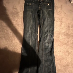 Mörk blåa Low waist jeans - Jätte fina mörk blåa low Waist jeans! 