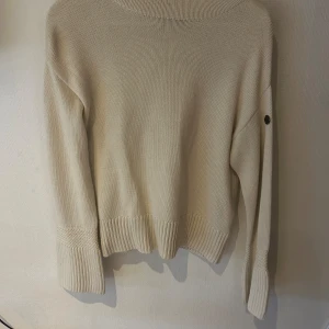 Stickad tröja  - Stickad tröja 