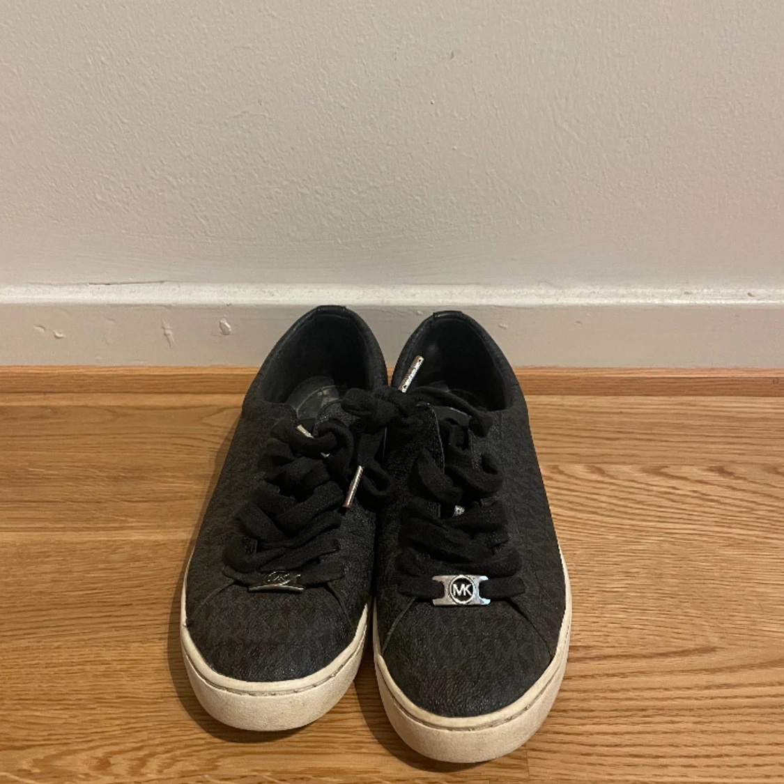 Sneakers från Michael Kors  - 90