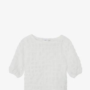 SÖKER en sån blus - Sökkkker denna blus, ser ut som på bilden fast från zara . Helst storlek 150 152 eller 158 ❤️