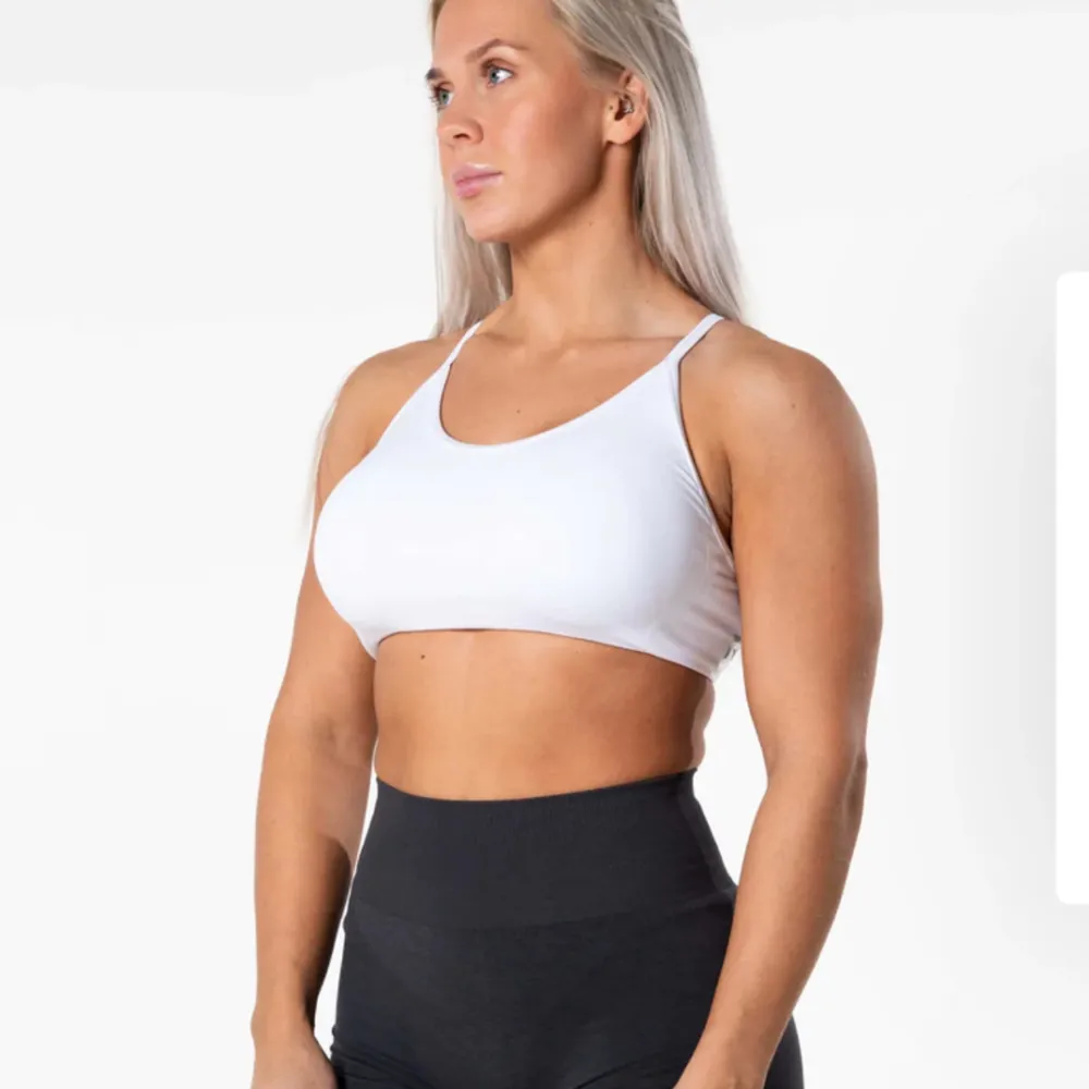 Nyskick, använd 1 gång, säljer pga den ej passar mig längre . Muu.